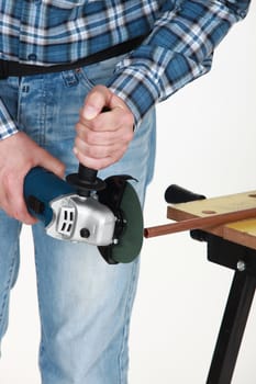 Man holding a grinding machine.