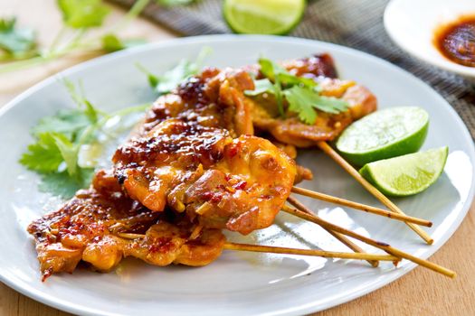 Grilled chicken with Thai 's chili sauce and salad