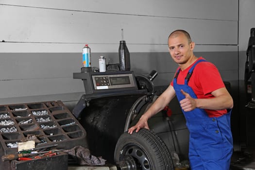 A working mechanist in a tire workshop.