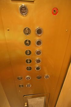 The buttons in an elevator, 5 floors