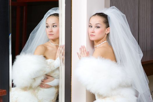 bride by the big mirror