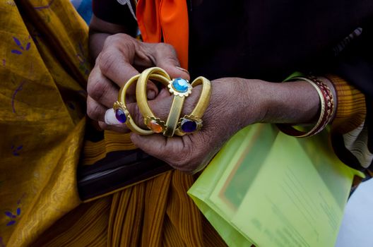 Indian woman flakes of the gold bracelets