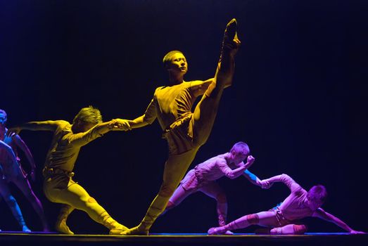 CHENGDU - DEC 10: Group dance show "Sculptures" performed by Zhejiang Song and Dance Theater at JINCHENG theater in the 7th national dance competition of china on Dec 10,2007 in Chengdu, China.