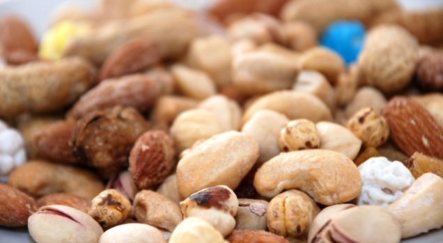 mixture of nuts and raisins
