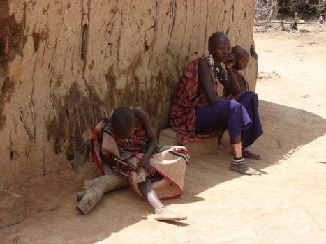 A Masai family in a traditional Kenyan village at the Nairobi-Mombasa road next to Tsavo National Park. Kenya 04 May 2007