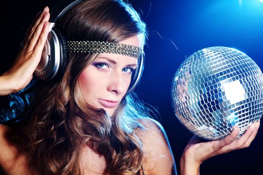 disco girl music in head phones