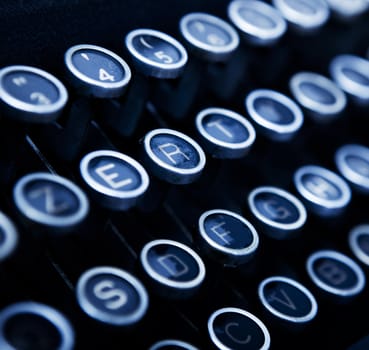 Close-up picture of a keyboard from a vintage typewriter