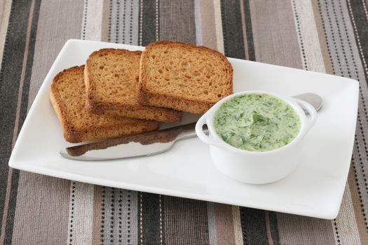 cucumber sauce with toasts