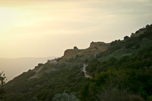 Nimrod Fortress National Park - an ancient fortress located on a hill (800 m above sea level) in the Upper Galilee in the foothills of the Hermon stream Banias.
Elder Nimrod fortress hosted by Richard the Lionheart, in front of which he ordered his soldiers to commit suicide, while Richard prayed, asking it to stop