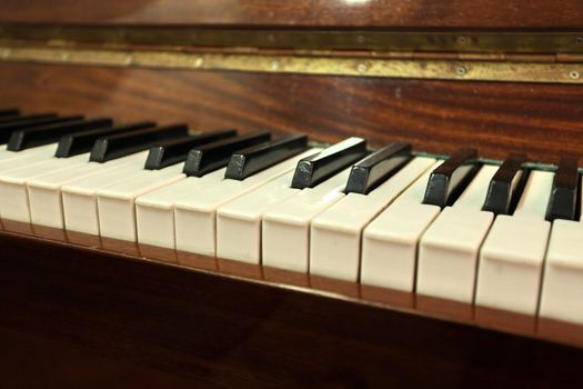 piano keys close to selected focus