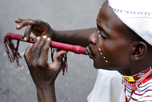 CHENGDU - MAY 23: Nigerian artist perform folk music in the 1st International Festival of the Intangible Cultural Heritage China,2007 on May 23, 2007 in Chengdu, China.
