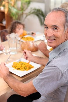 Family eating paella