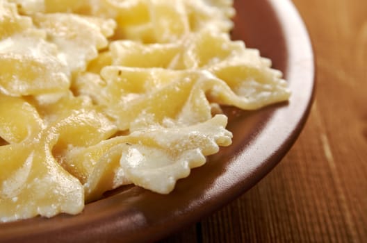 Farfalle pasta with cream sauce