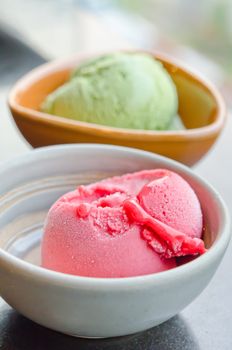 strawberry ice cream  and green tea ice cream in  bowl