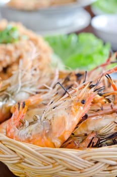 a delicious grilled prawns in  brown basket