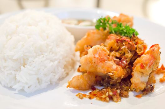 deep fried shrimp with chili sauce , served with steamed rice