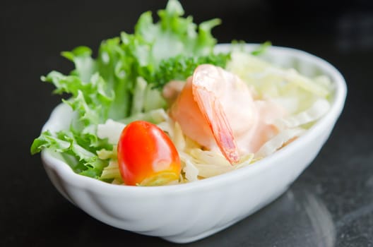close up vegetable  salad with fresh  vegetable , shrimp  and white cream sauce
