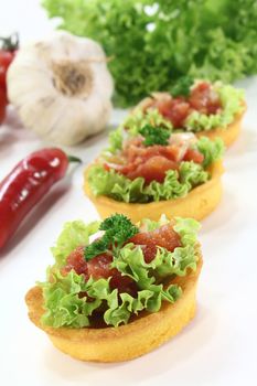 fresh roasted corn basket with tomatoes, garlic, onion and chili