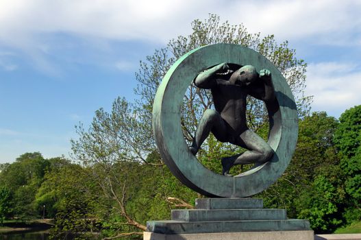 bronze sculpture of a man inside the wheel in Vigeland park, Oslo