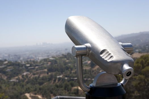 Low power binocular for viewing cityscapes