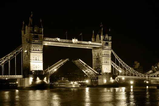 Tower Bridge  Black and White
Low Light Photography  (LLP)