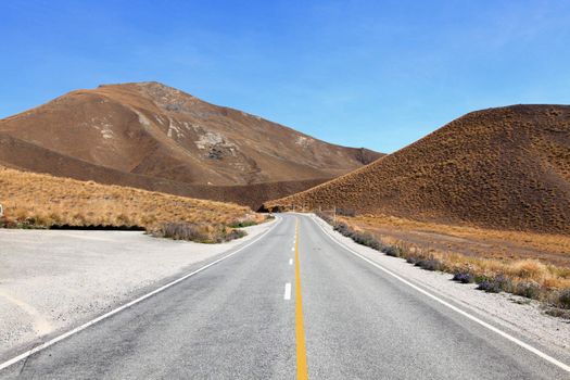 Road stretching out into the distance at Lindis Pass in New Zealand
