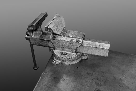 Vice or vise for holding objects firmly between the jaws so that they can be worked on mounted on a workbench.
