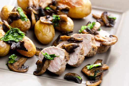 pork tenderloin baked on mushrooms