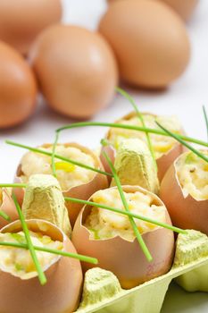 scrambled eggs with chives