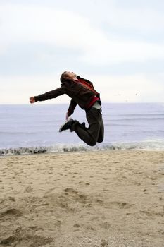 The young man jumps on the sea