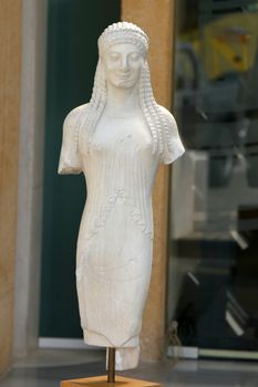 ancient greek sculpture of woman replica