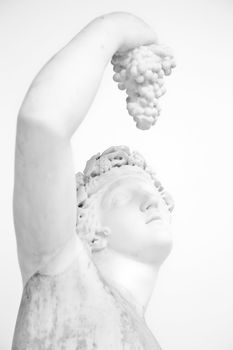 Statue with grapes, classical pose, original (more than 1600 years old)