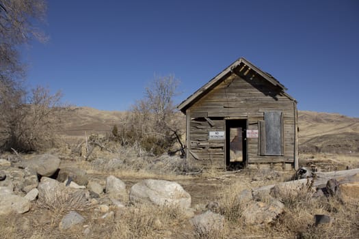 old abandoned delapitating shack