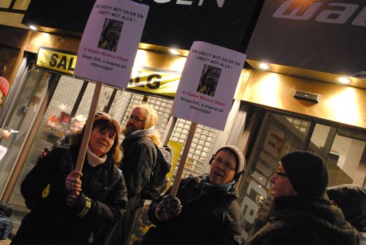 Protest outside the Labour Court of Norway, Oslo 06.02.12, against the unfair dismissal of trade unionist Monica Okpe from DHL.