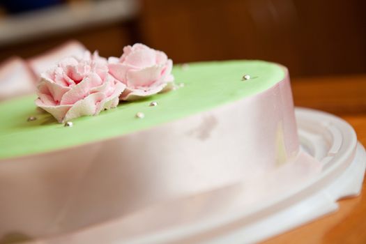 widding cake with pink flowers