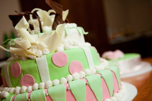 widding cake with pink flowers