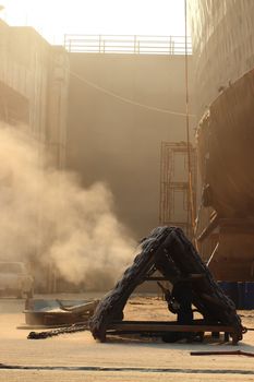 Sandblasting  inject Chain  in dry dock