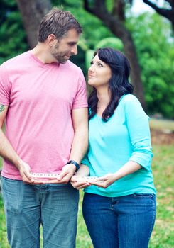 Portraite of a happy couple outdoors in the park 