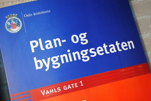 Sign of the Agency for Planning and Building Services (Plan- og bygningsetaten) of Oslo Municipality.
