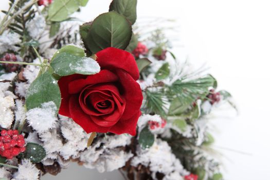 splendid single red rose in bouquet