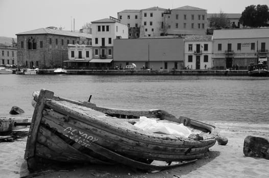 An old boat in Chania's old harbour (Crete)







An old boat in Chania old harbour