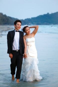 happiness and romantic Scene of love newlywed couples walking on the Beach