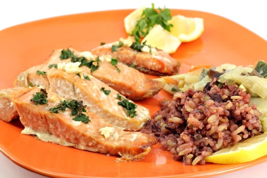 salmon with salad and lemon