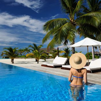 Woman in hat at the pool 