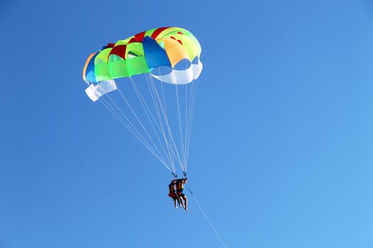 Flying the parachute on the beach