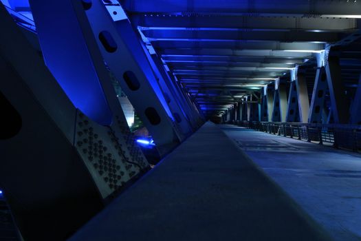 Night view of the technical floor of the bridge