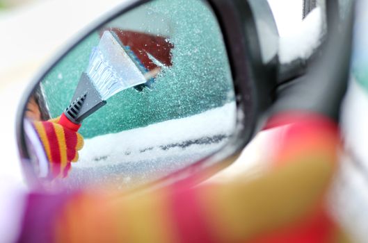 cleaning car windows