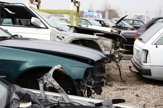 scrap yard for car recycling