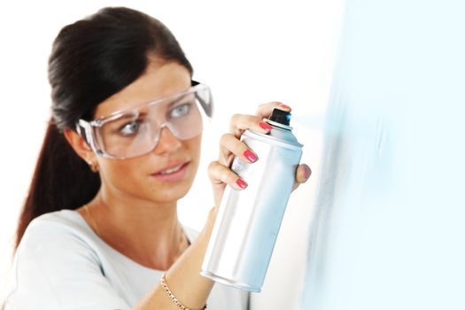  woman paints the wall of balon