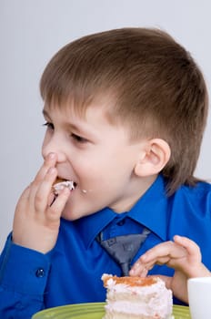 portrait of a child who eats the cake 